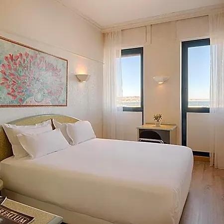 Hotel Nh 4*